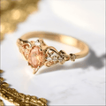 Goldener Ring mit orangem Stein – elegantes Schmuckstück für warme Akzente