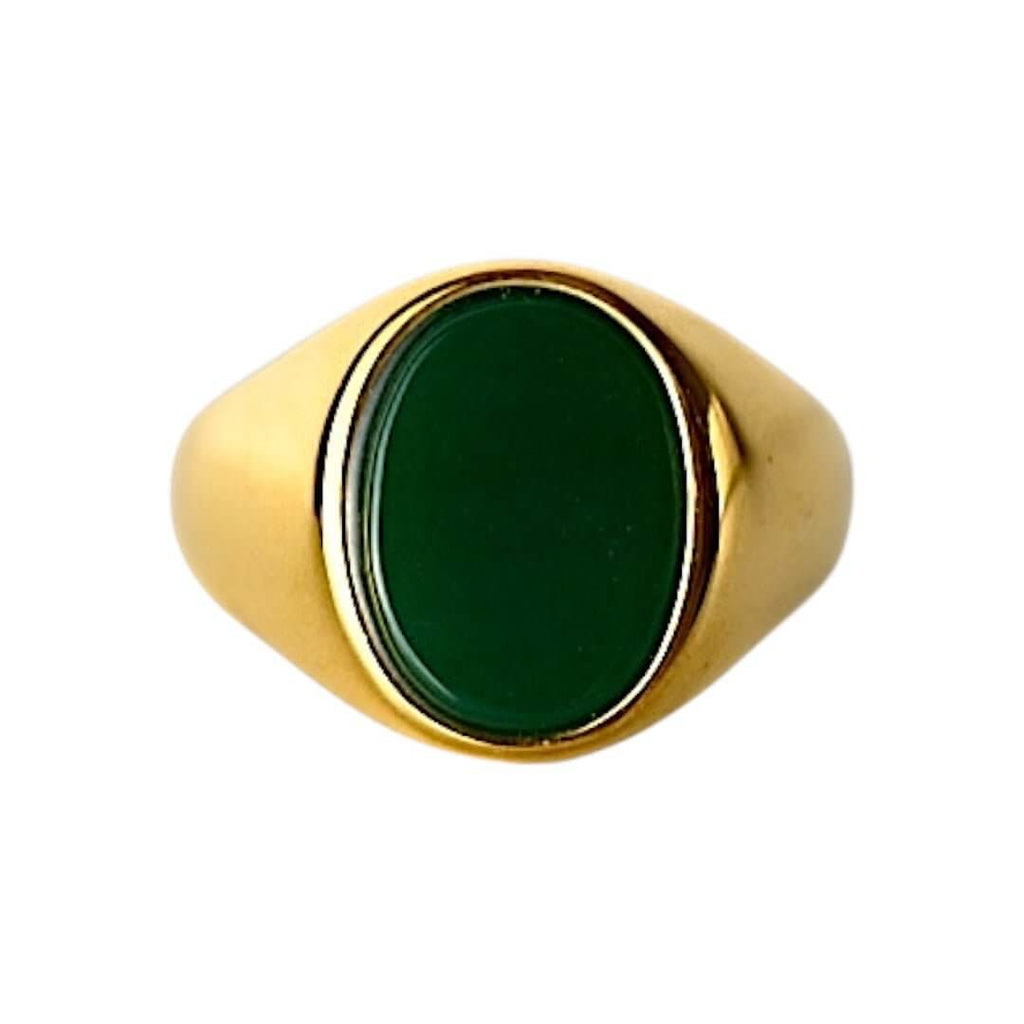 Goldener Ring mit ovalem grünen Onyx – elegantes Schmuckstück für markante Akzente