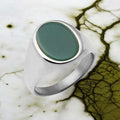 Silberner Ring mit ovalem grünen Onyx – elegantes Schmuckstück für markante Akzente