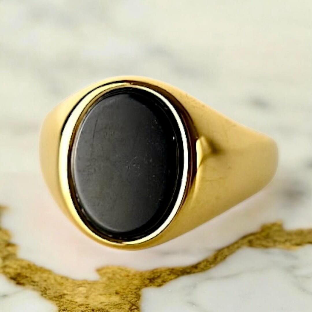 Goldener Ring mit ovalem schwarzen Onyx - Zeitlos & Elegant