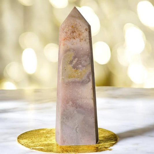Rosa Amethyst Obelisk - Kraftvolles Highlight in sanften Tönen