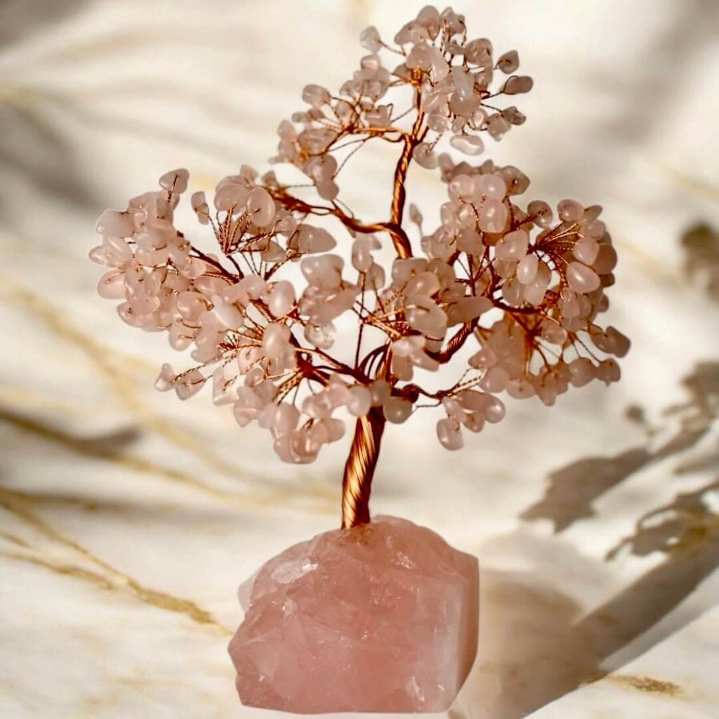 Rosenquarz Edelstein-Baum auf Rosenquarzständer