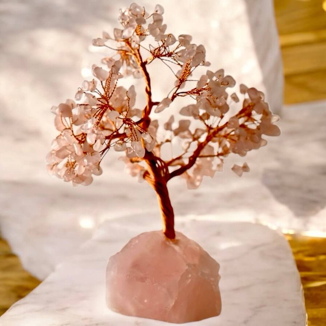 Rosenquarz Edelstein-Baum auf Rosenquarzständer