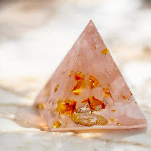 Rosenquarz Pyramide – Harmonie & Freude