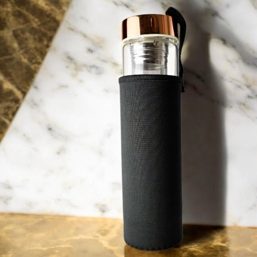 Elegante Glasflasche mit Rosenquarz & roségoldenem Verschluss – perfekt für Tee unterwegs