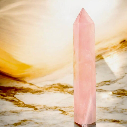 Rosenquarz Obelisk – klare Energie für Herzöffnung und Gelassenheit