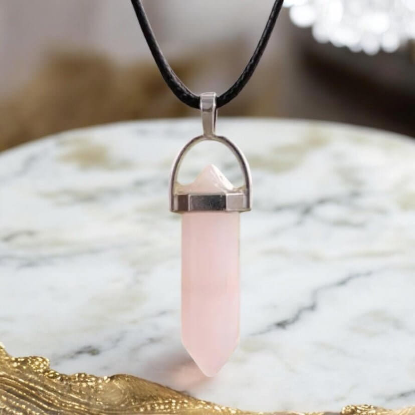 Schwarze Halskette mit Rosenquarz Doppelender