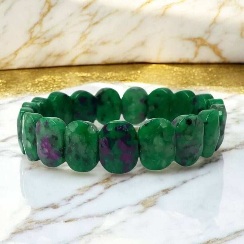 Armband mit facettiertem Rubin-Zoisit – Kraftvolles Accessoire für Ausgeglichenheit und Inspiration