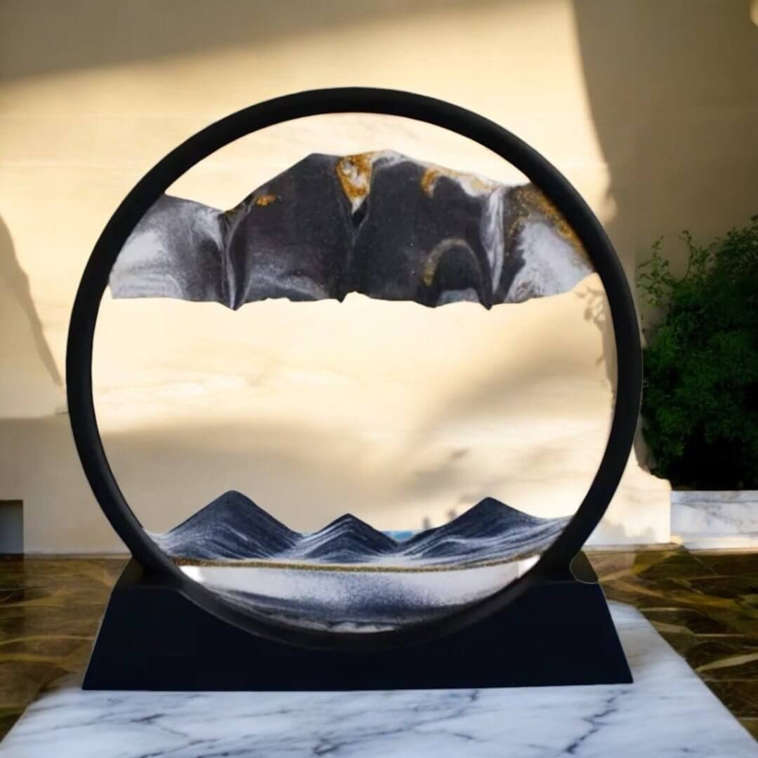 Sandbild in rundem schwarzen Rahmen Grau