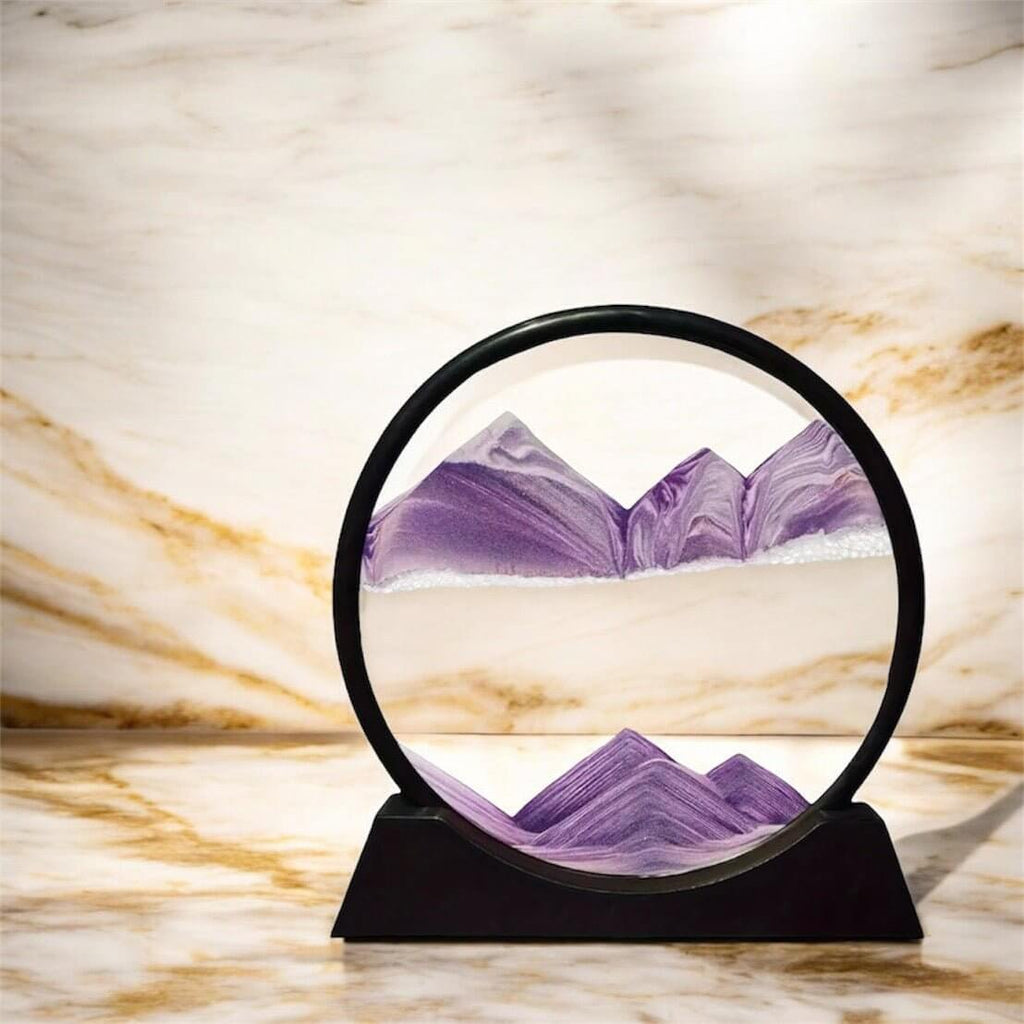 Sandbild in rundem schwarzen Rahmen Lila