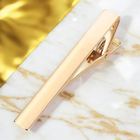 Schlichte Krawattenklammer in Gold – klassisch und edel