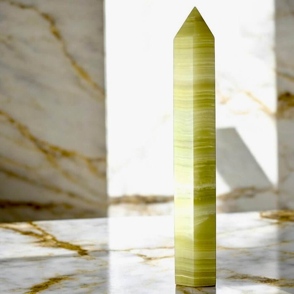 Grüner Seidenkristall Obelisk – strahlender Kristall für emotionale Balance, Intuition und sanfte Energie