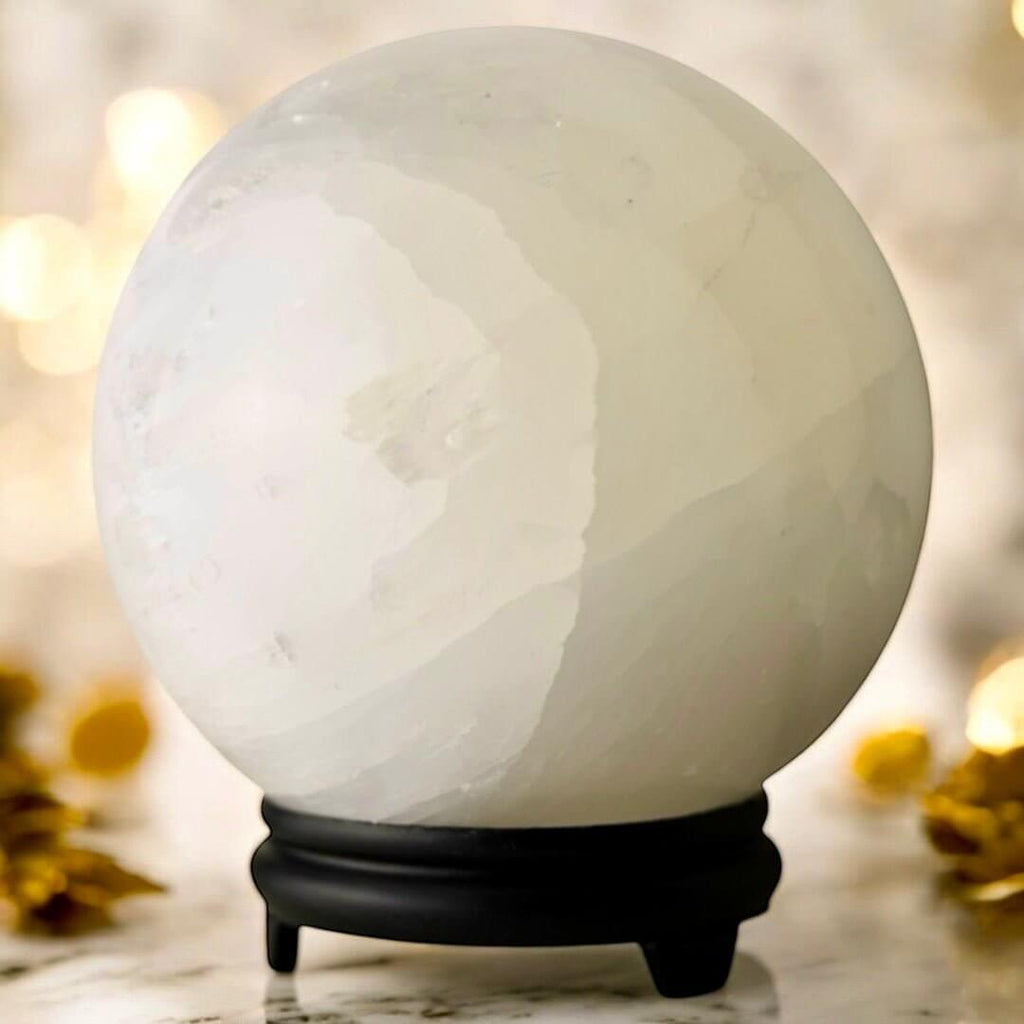Große Selenit Kugel – strahlender Kristall für Klarheit des Geistes und friedvolle Atmosphäre