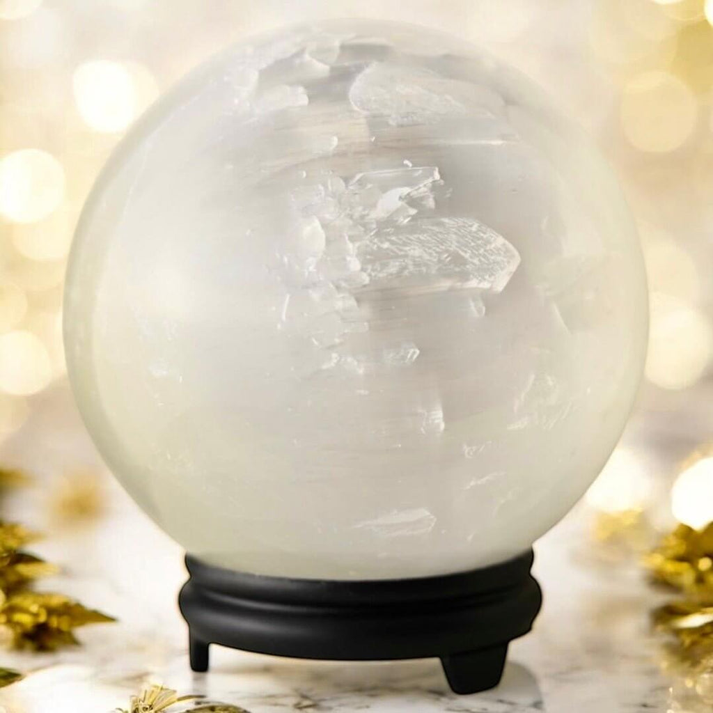 Große Selenit Kugel – strahlender Kristall für Klarheit des Geistes und friedvolle Atmosphäre