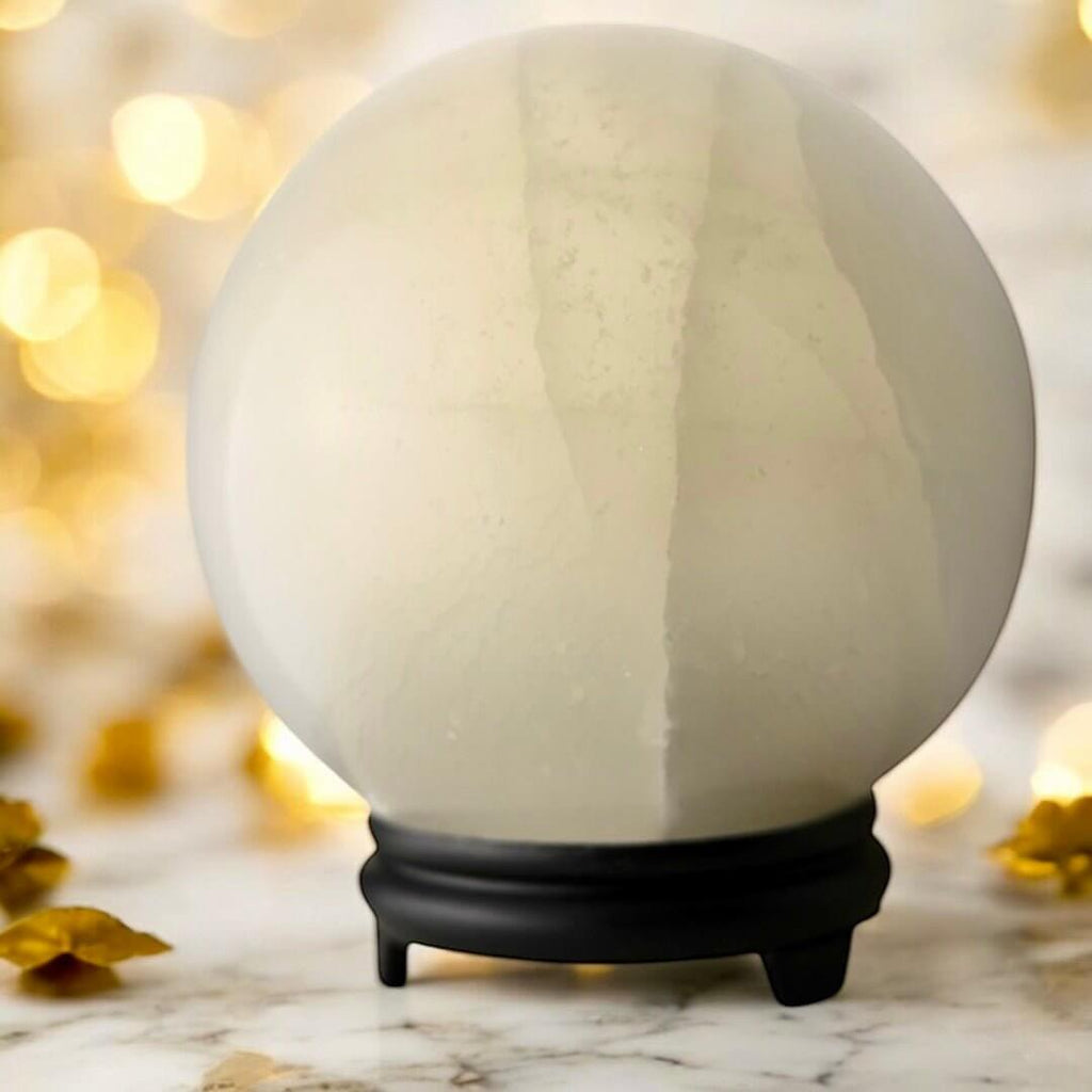 Große Selenit Kugel – strahlender Kristall für Klarheit des Geistes und friedvolle Atmosphäre