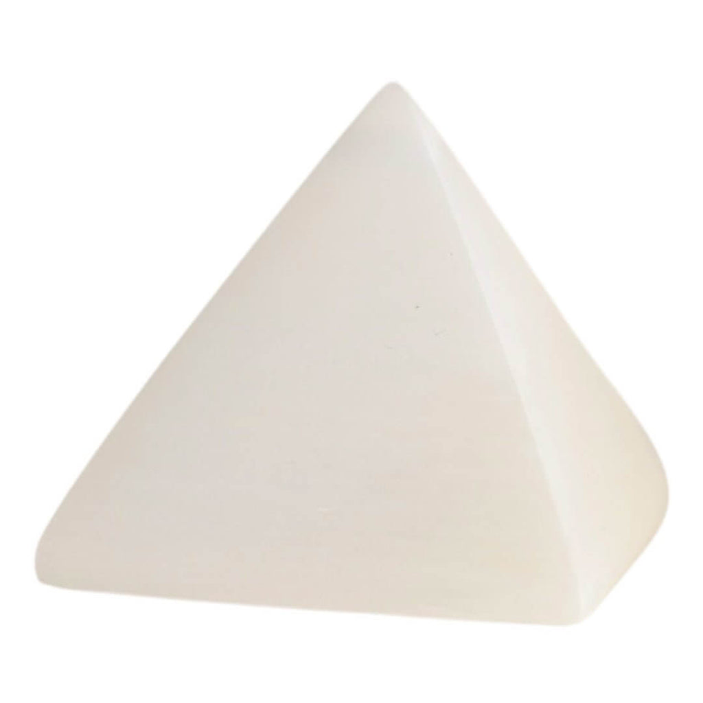 Pyramide aus Selenit – Ausdrucksstarkes Kristallobjekt für Wohn- und Meditationsräume