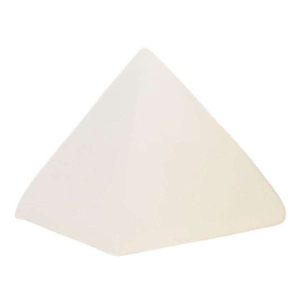 Pyramide aus Selenit – Ausdrucksstarkes Kristallobjekt für Wohn- und Meditationsräume