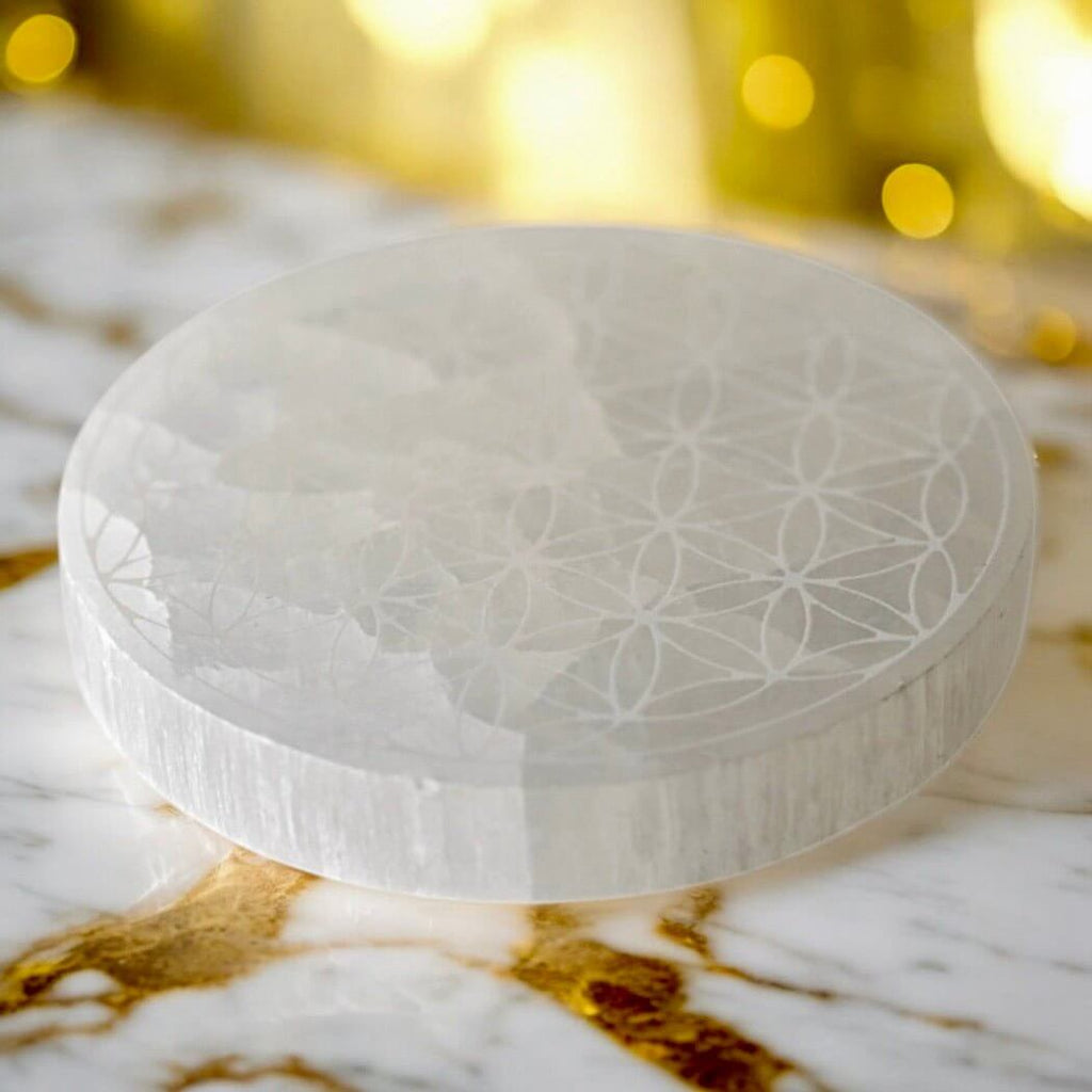 Selenit Scheibe mit Lebensblume – Charmantes Edelsteinstück für positive Energie