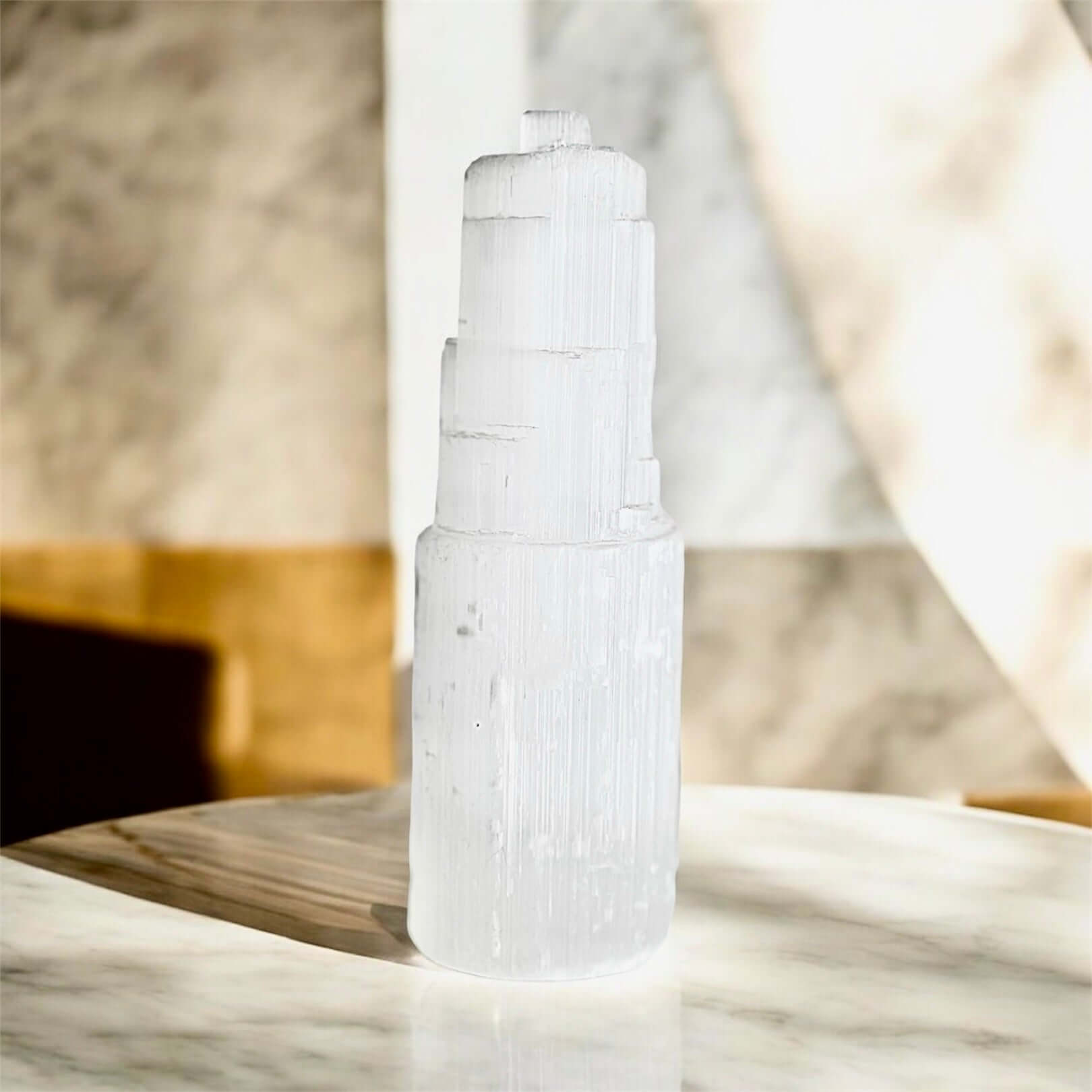 Selenit Turm – kraftvolles Naturstück für positive Atmosphäre