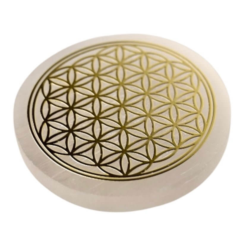 Selenit mit goldener Lebensblume – Kraftvolles Kristallobjekt für spirituelle Wohnakzente