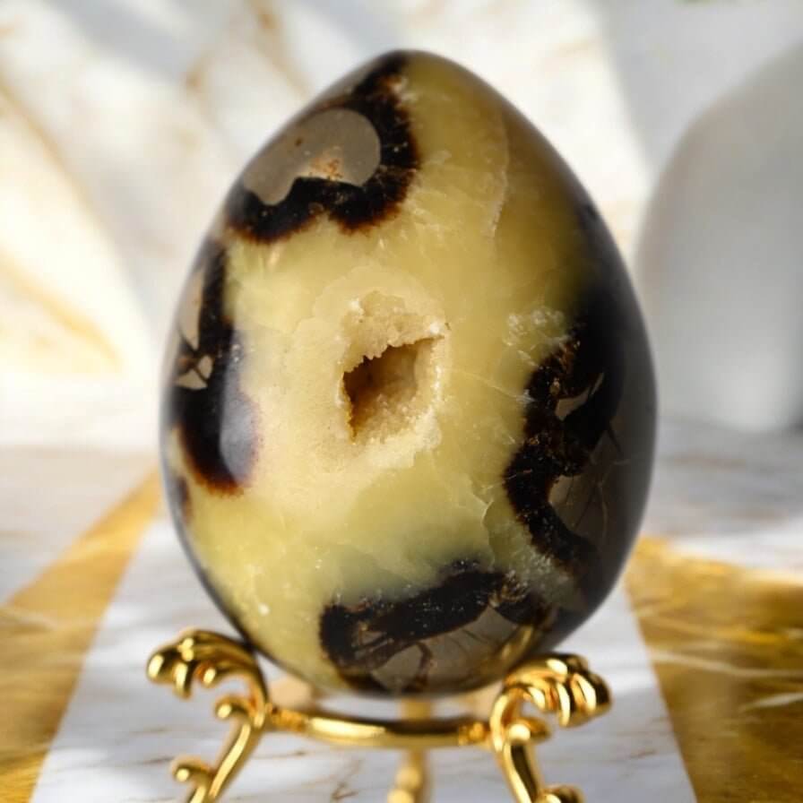 Ei aus Septarian – Kraftvolles Kristallobjekt für Sammler und Wohnräume