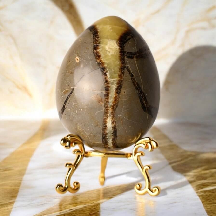 Ei aus Septarian – Kraftvolles Kristallobjekt für Sammler und Wohnräume