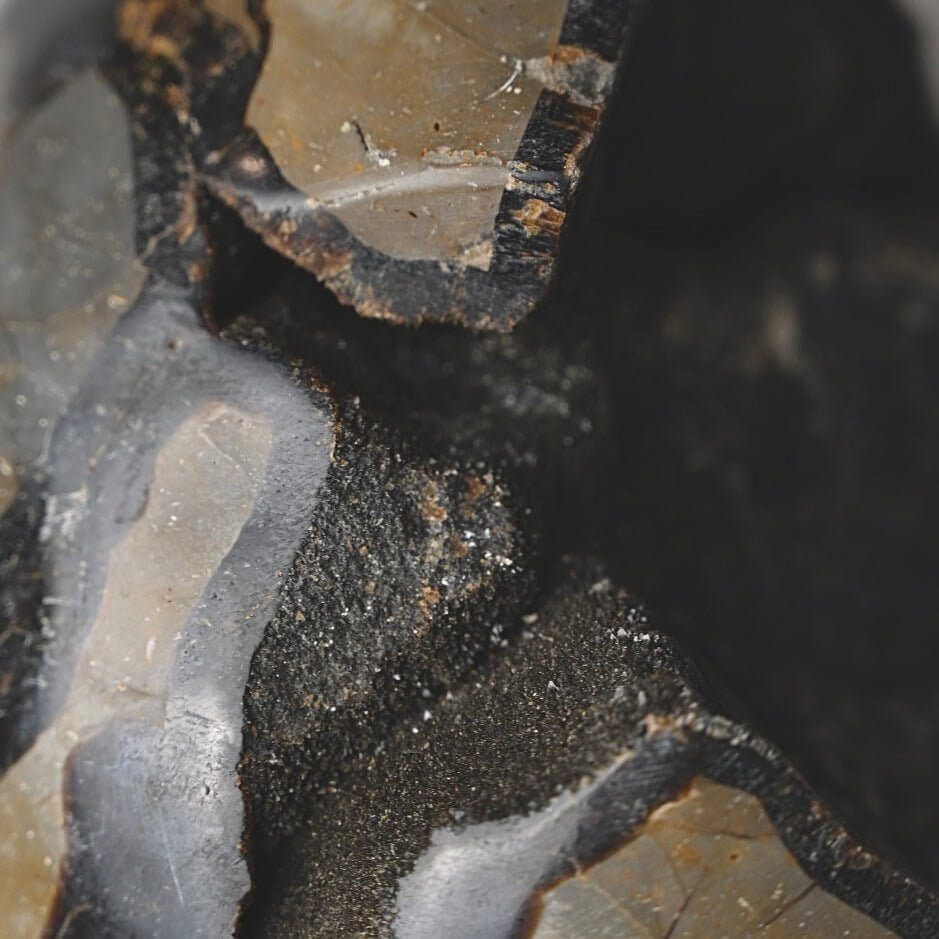 Riesiges Septarian Ei – Majestätisches Naturjuwel mit eindrucksvollen Drusen