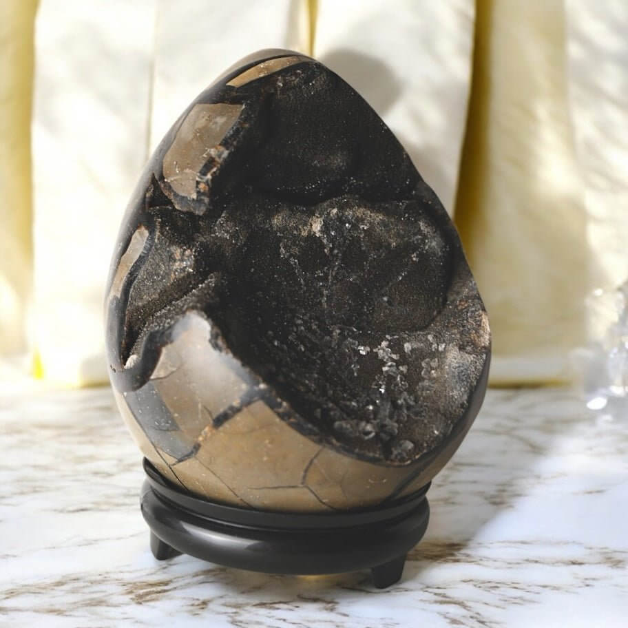 Riesiges Septarian Ei – Majestätisches Naturjuwel mit eindrucksvollen Drusen