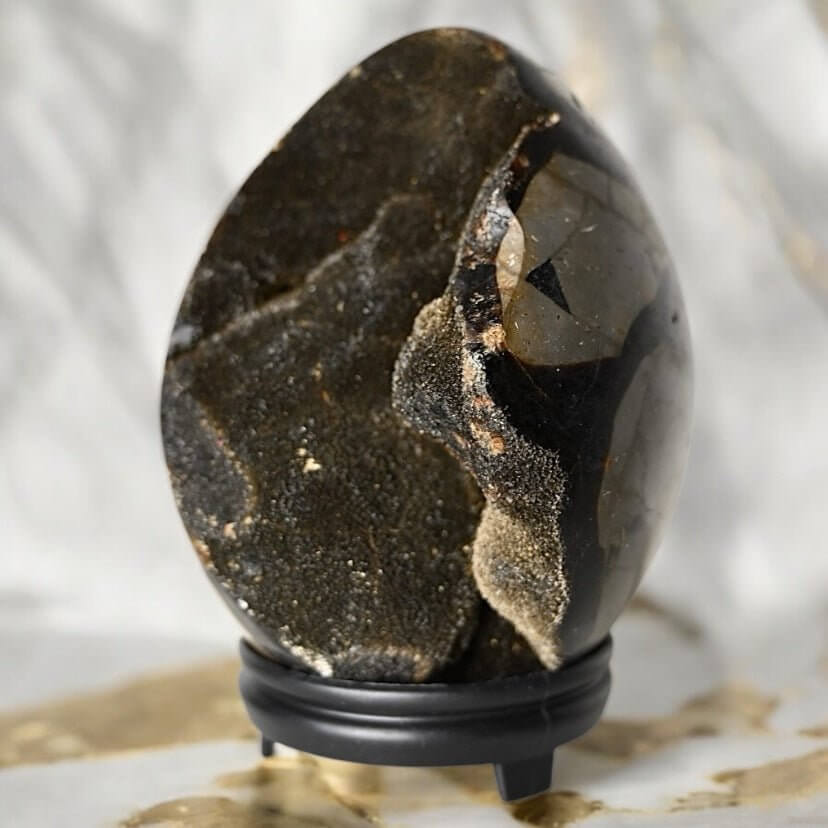 Großes Septarian Ei – Schwarze Drusen mit funkelnder Kristallstruktur