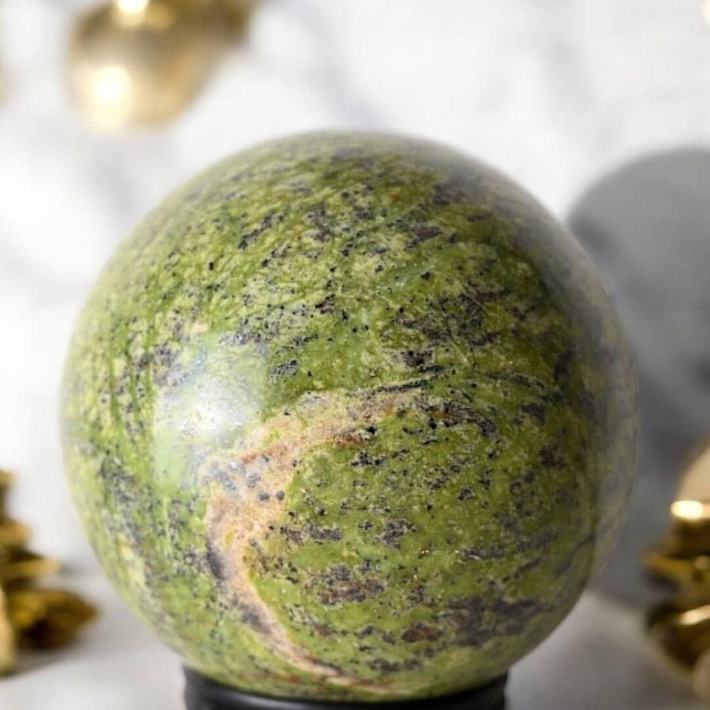 Große Serpentin-Kugel – beruhigendes Symbol für Ausgeglichenheit und seelisches Wohlbefinden