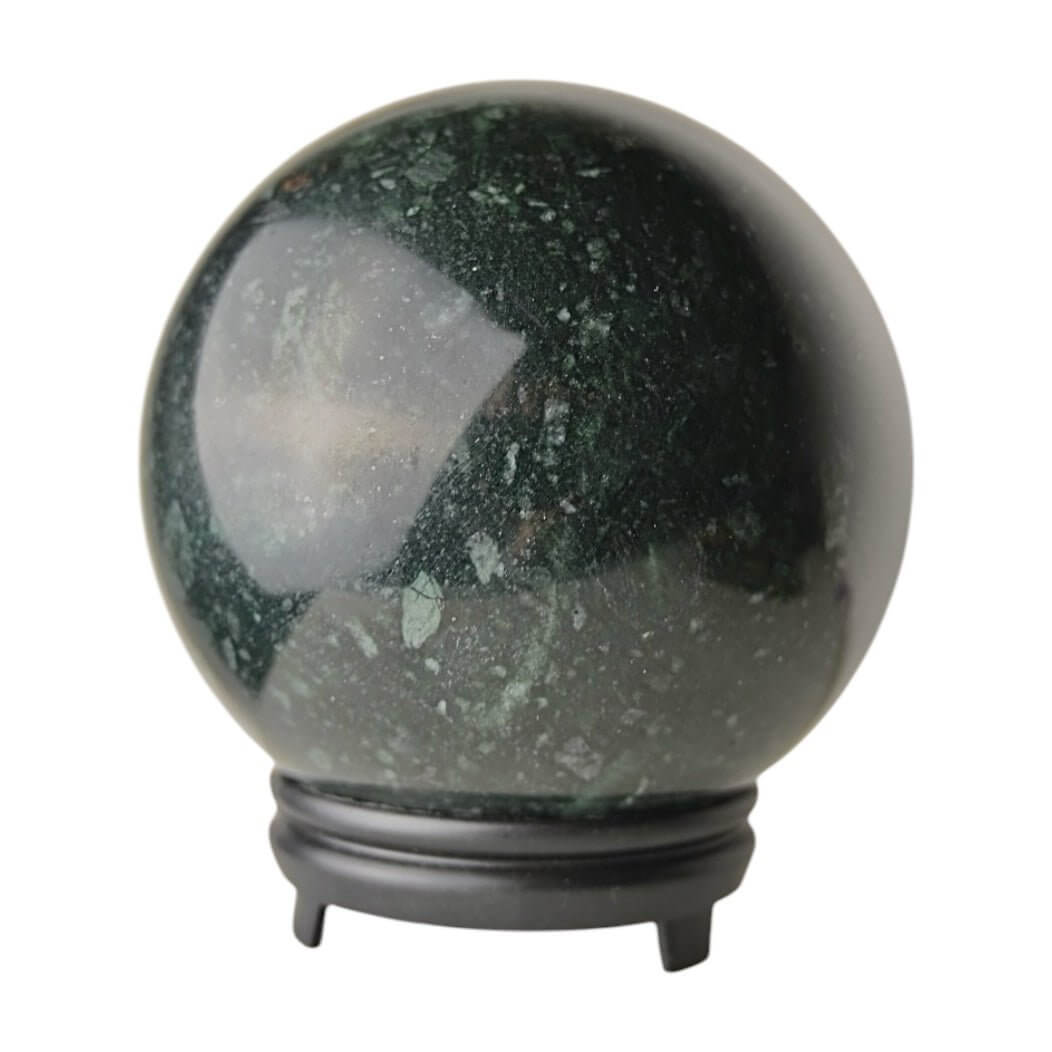 Große dunkelgrüne Serpentin-Kugel – beeindruckendes Edelsteinjuwel für Gelassenheit, Harmonie und Ausgeglichenheit