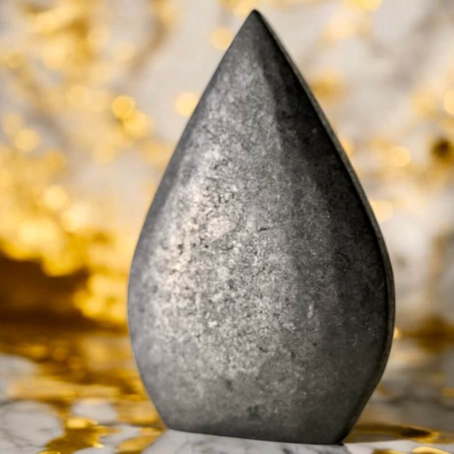 Shungit-Flamme – Stilvolles Edelsteinstück für Harmonie und Balance