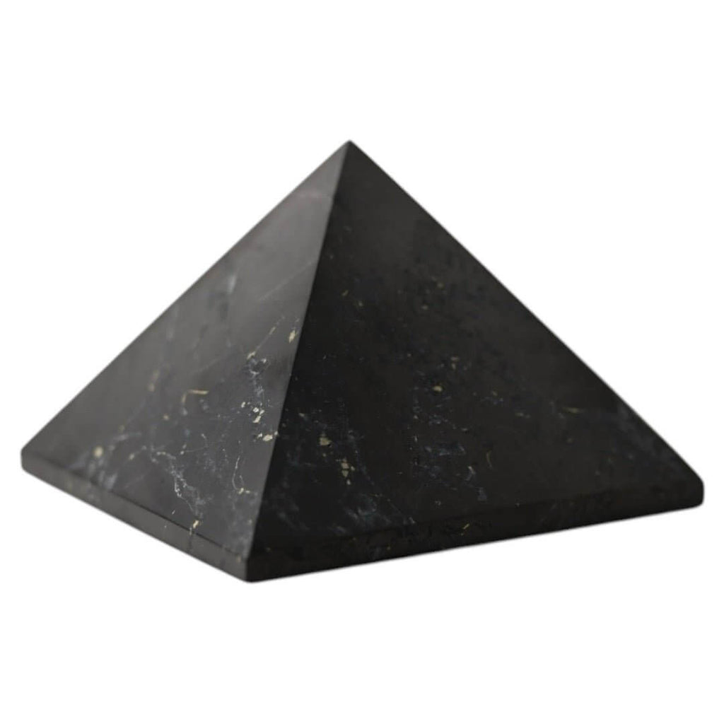 Shungit Pyramide – Kraftvolles Kristallobjekt für Ruhe und Ausgeglichenheit