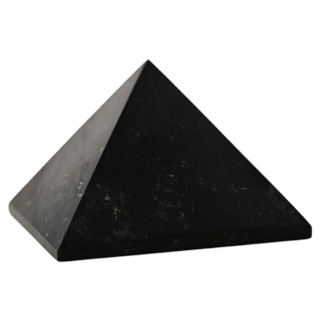 Shungit Pyramide – Kraftvolles Kristallobjekt für Ruhe und Ausgeglichenheit