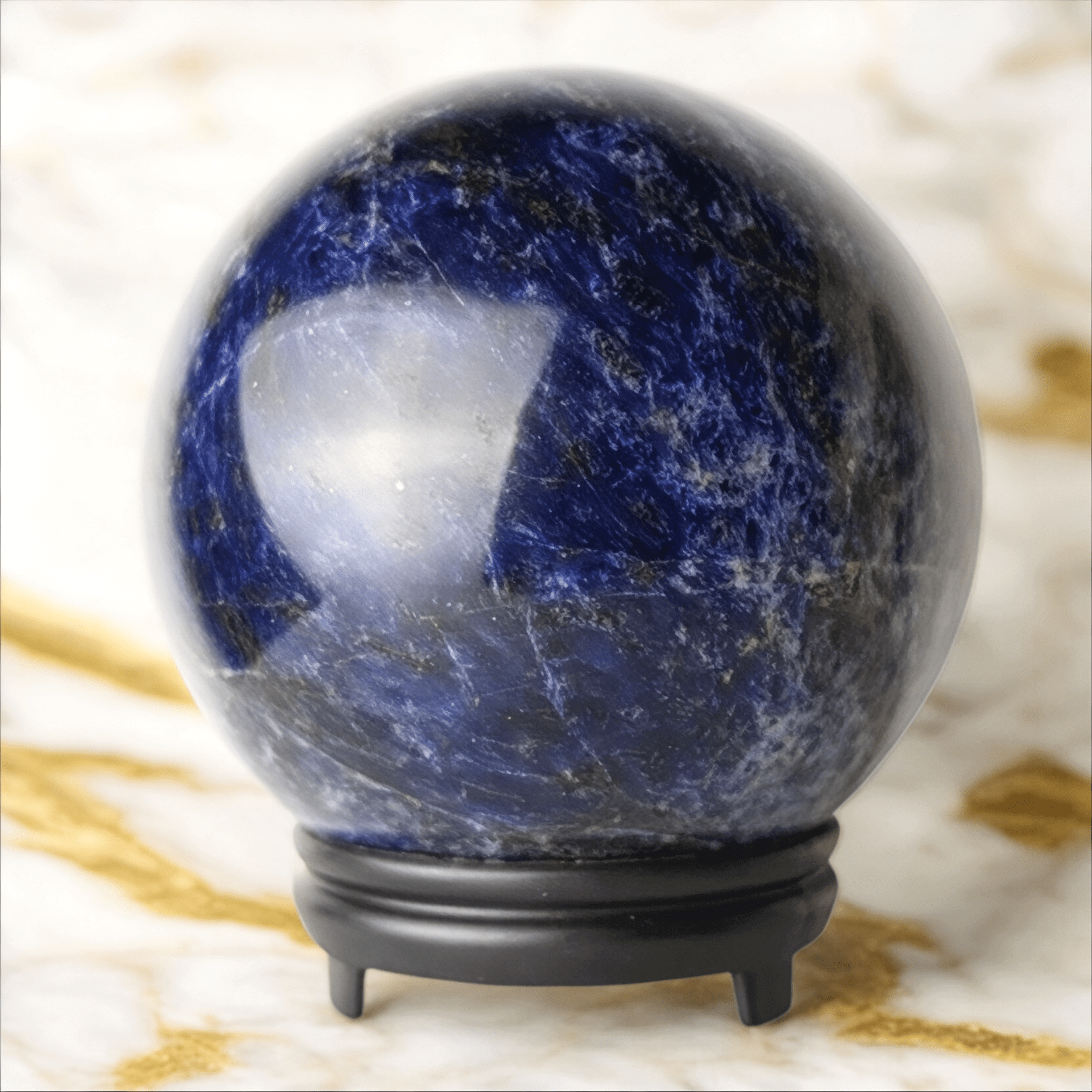Große Sodalit-Kugel – kraftvolle Energie für Klarheit, Intuition und innere Ruhe