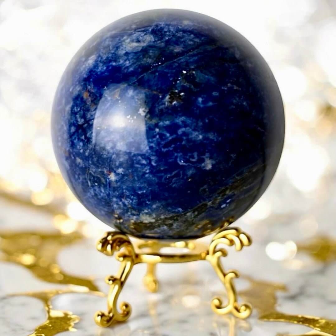 Sodalit Kugel – tiefblaue Energie für Klarheit und Fokus