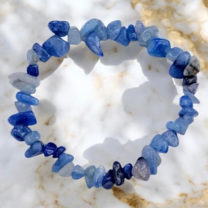 Sodalit Splitterarmband – Energiegeladenes Schmuckstück für Fokus und innere Ruhe