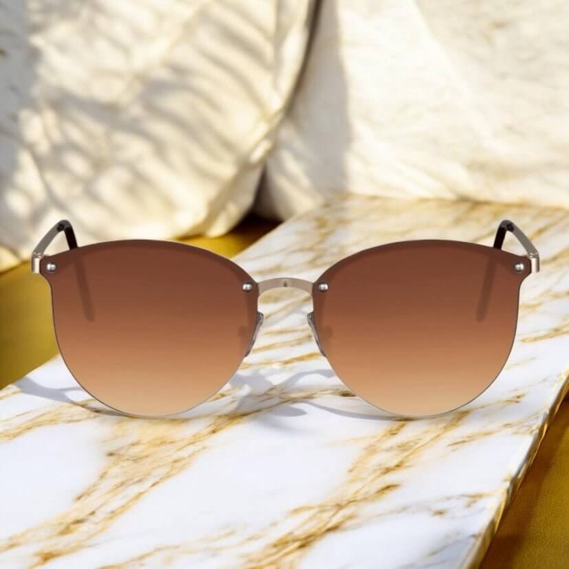 Goldbraune stylische Sonnenbrille