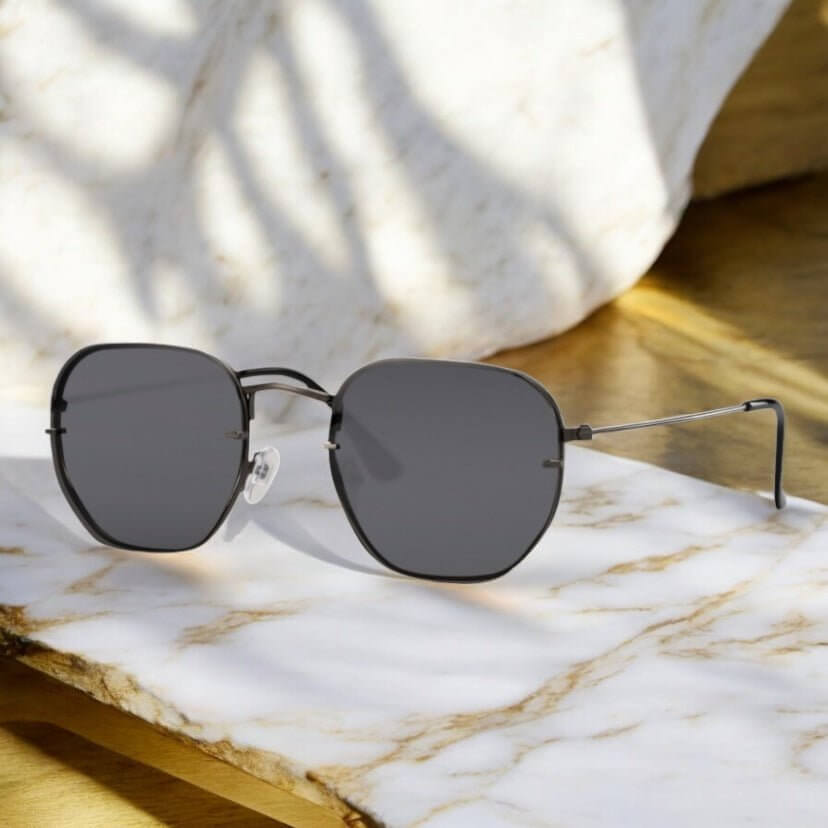 Schwarze eckige Sonnenbrille