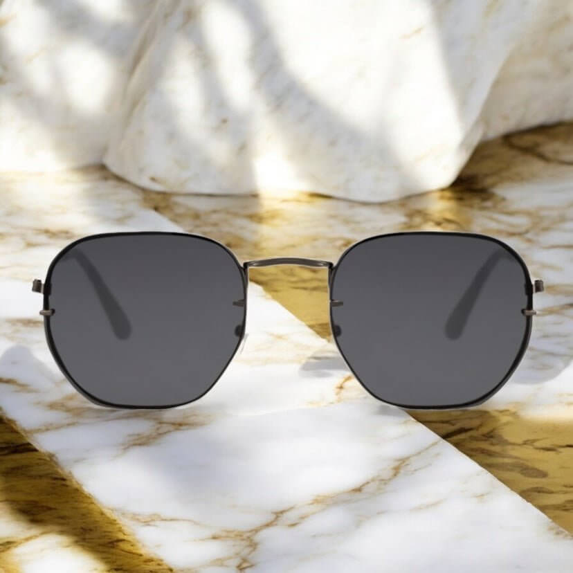 Schwarze eckige Sonnenbrille