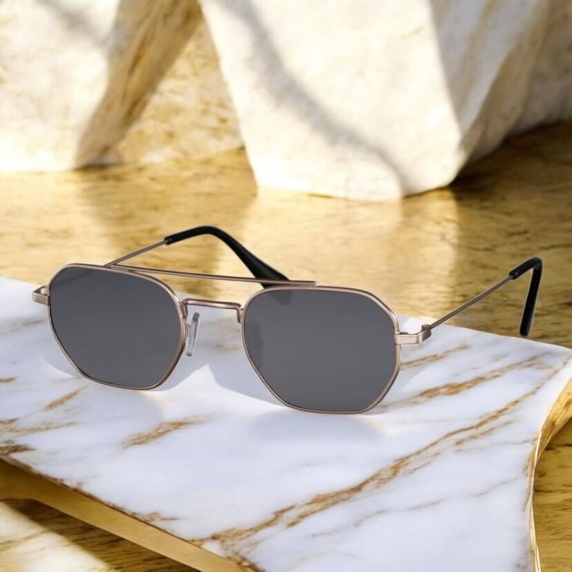 Silberne eckige Sonnenbrille mit Steg