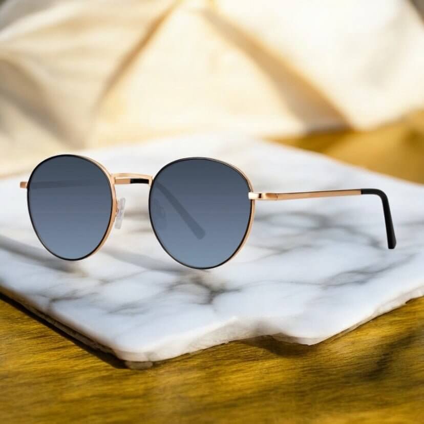 Goldene Sonnenbrille mit blauem Verlauf