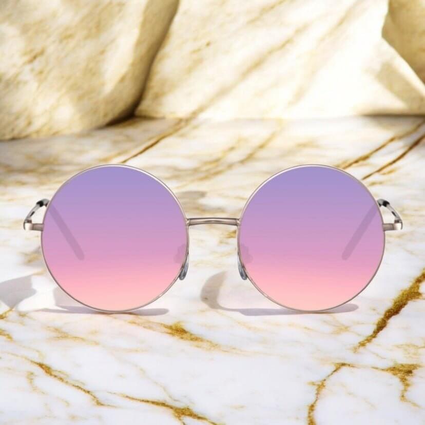Silberne Sonnenbrille mit rosa Gläsern