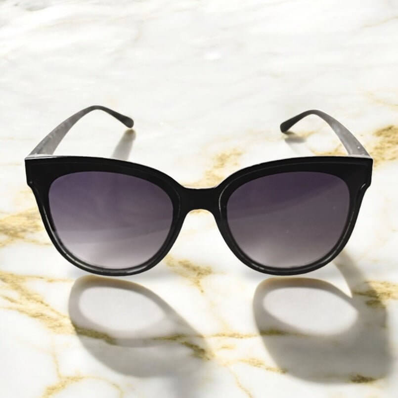 Schwarze Sonnenbrille mit glitzernder Fassung