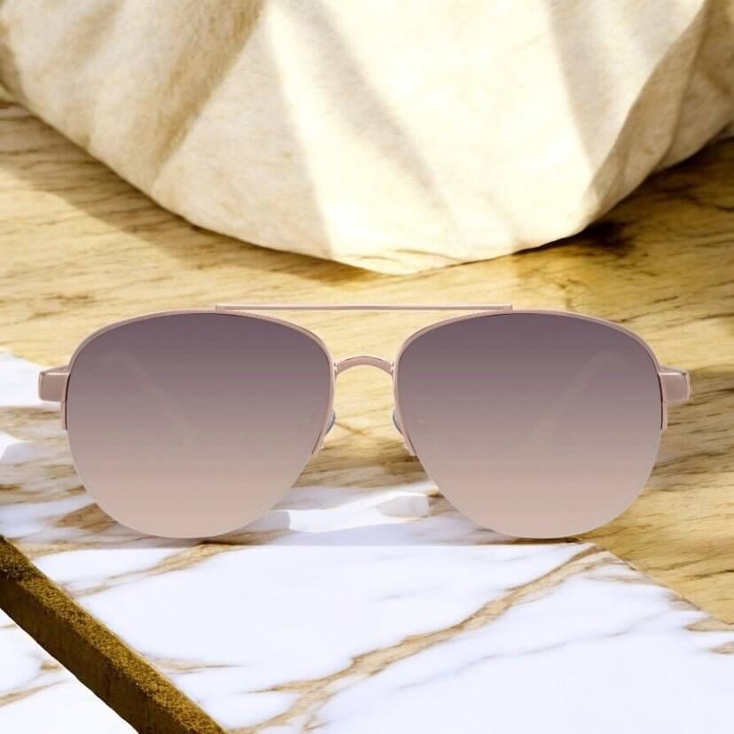 Helle Sonnenbrille mit Steg