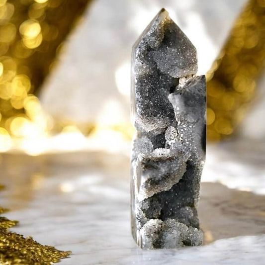 Grauer Sphalerit-Obelisk – eleganter Edelstein für Zentrierung, innere Ruhe und Balance