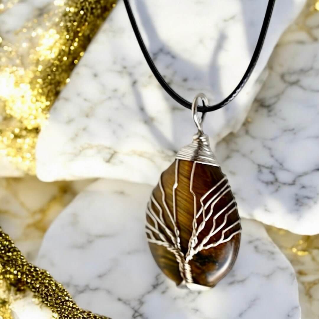 Halskette mit tropfenförmigem Tigerauge, Silber