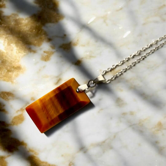 Silberne Kette mit geschliffenem Tigeraugen-Anhänger