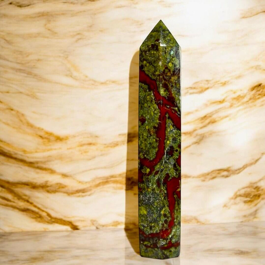 Unakait Obelisk – natürliche Schönheit und Erdung