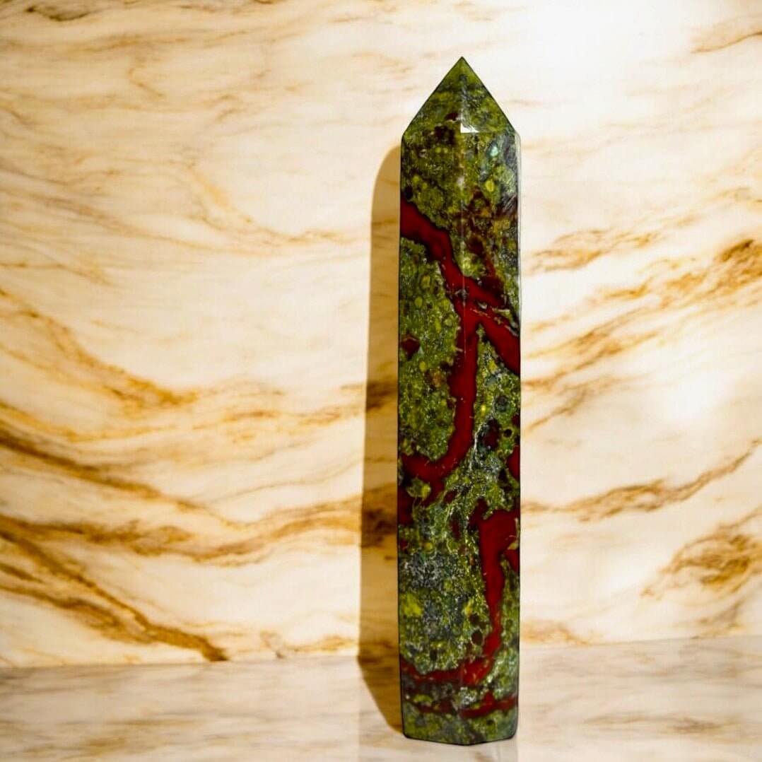 Unakait Obelisk – natürliche Schönheit und Erdung